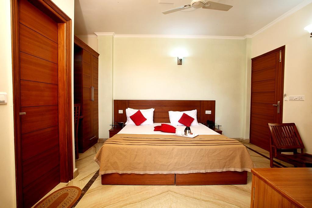 Indira International Inn New Delhi Ngoại thất bức ảnh