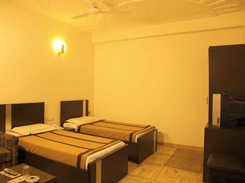 Indira International Inn New Delhi Ngoại thất bức ảnh