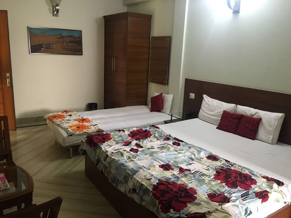 Indira International Inn New Delhi Ngoại thất bức ảnh