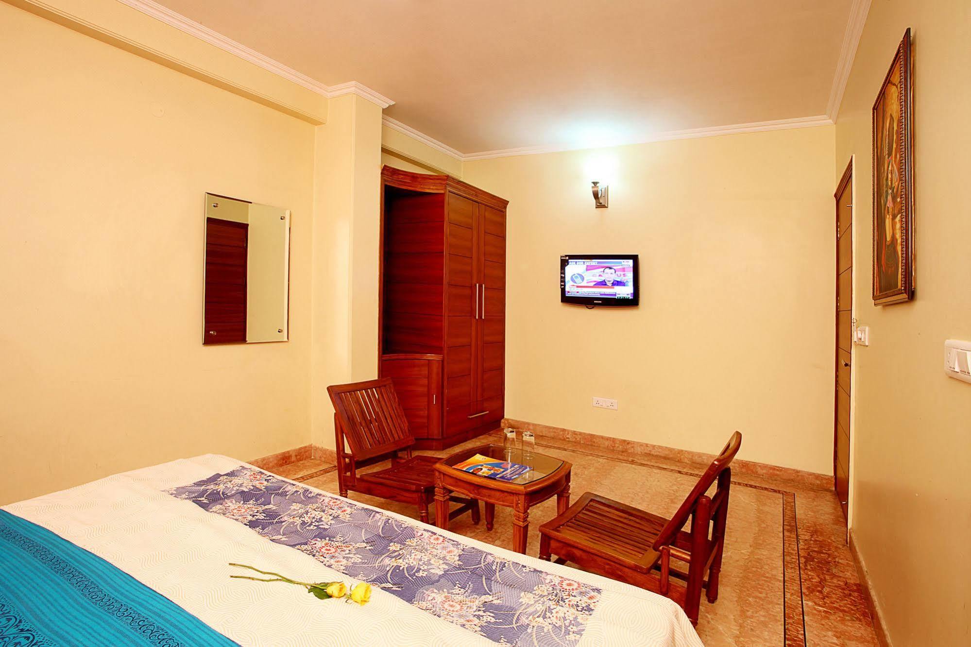 Indira International Inn New Delhi Ngoại thất bức ảnh