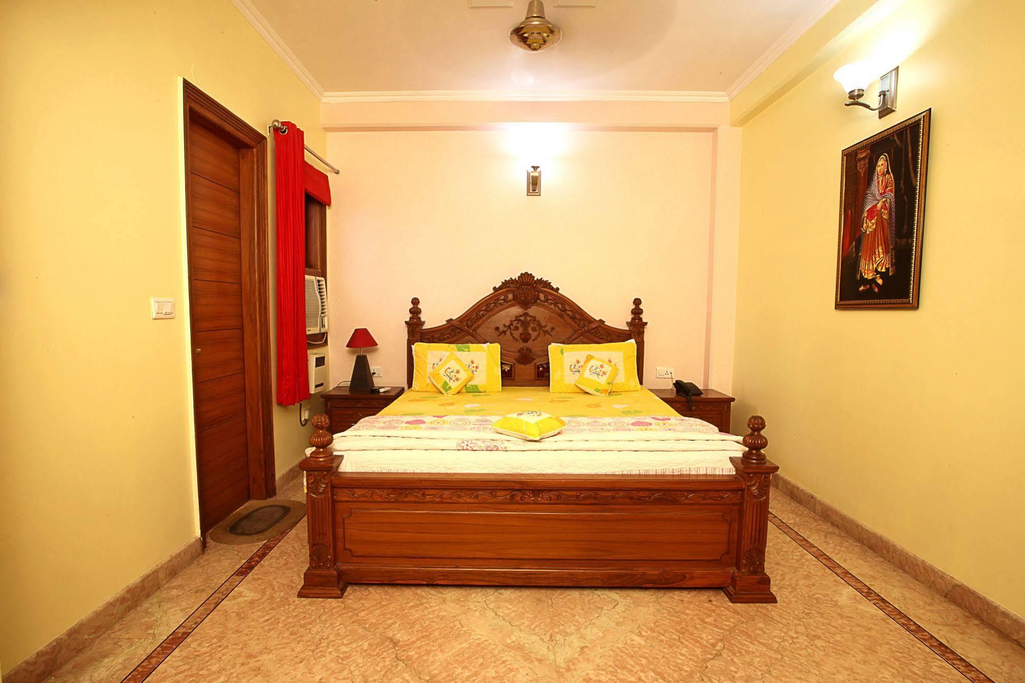 Indira International Inn New Delhi Ngoại thất bức ảnh