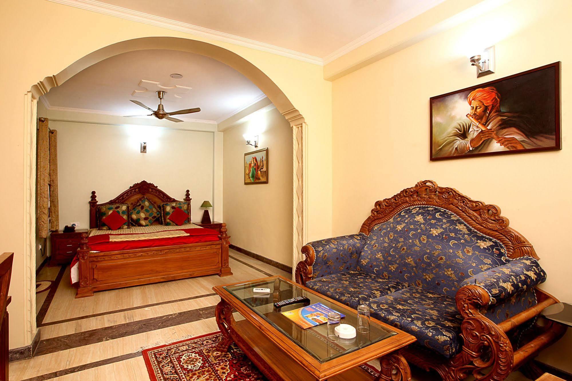Indira International Inn New Delhi Ngoại thất bức ảnh