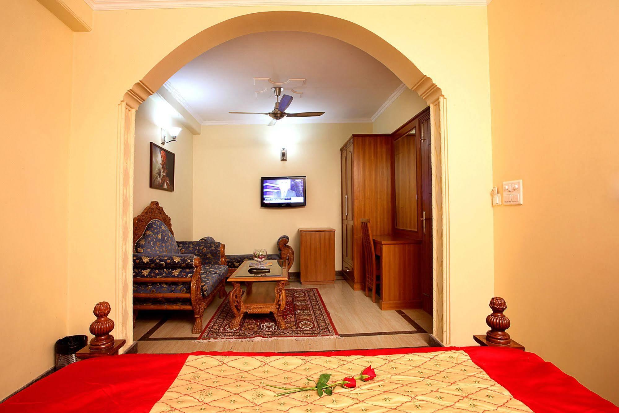 Indira International Inn New Delhi Ngoại thất bức ảnh